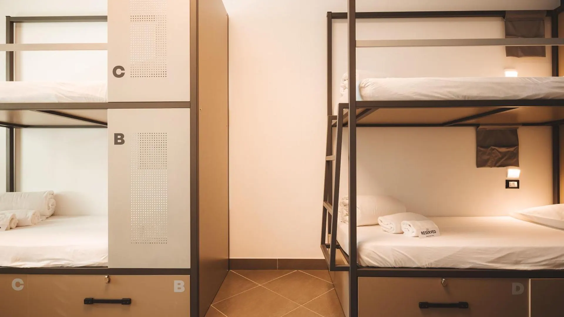 Lecco Hostel & Rooms 0*,  Olaszország