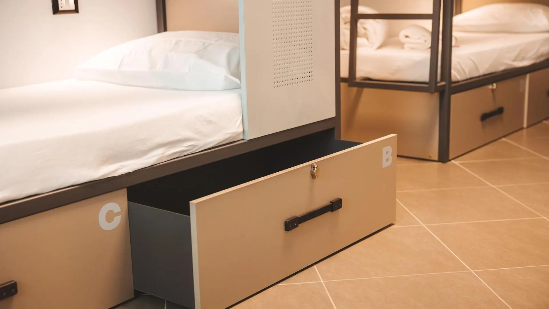 Lecco Hostel & Rooms 0*,