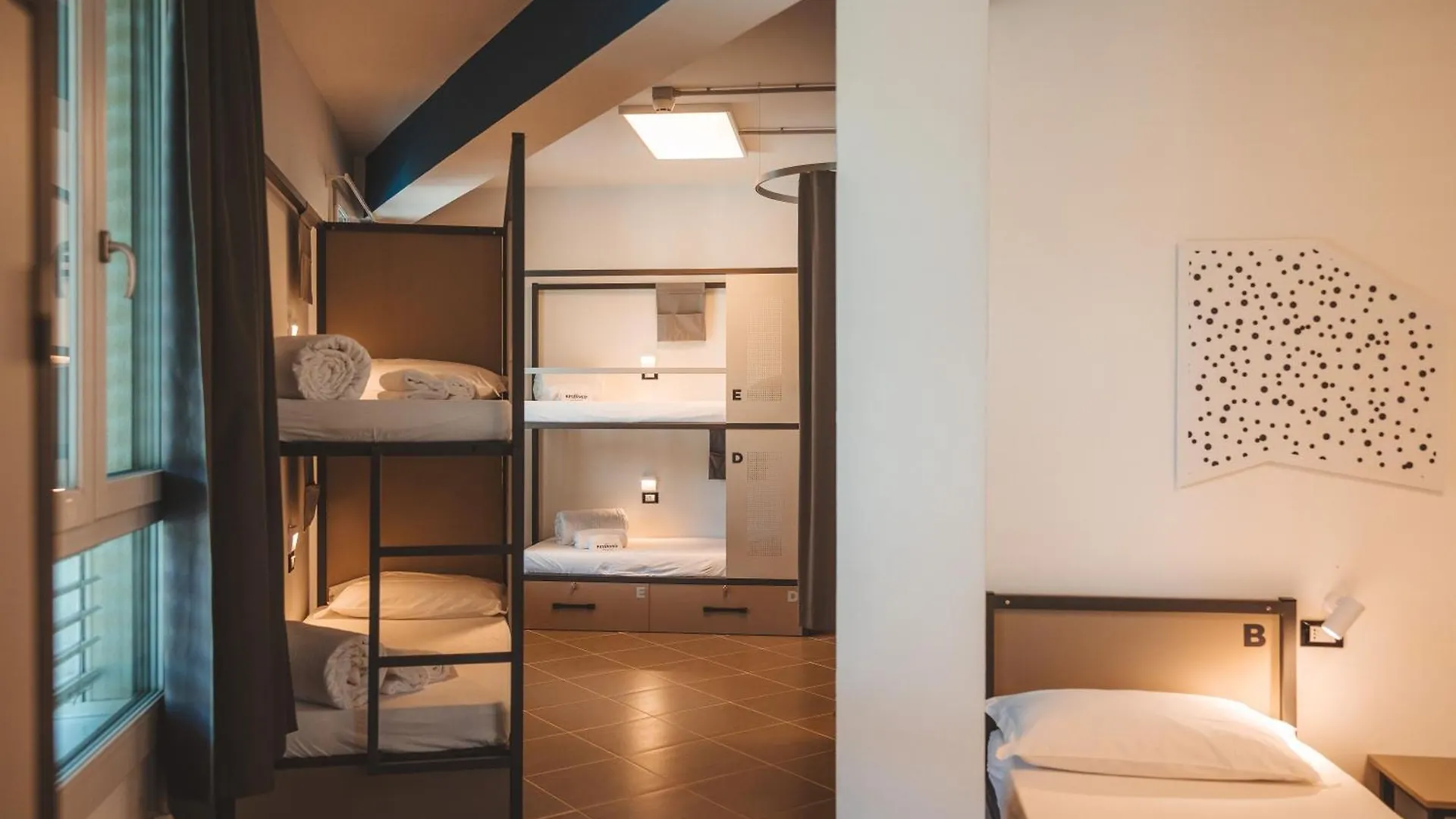 Lecco Hostel & Rooms 0*,
