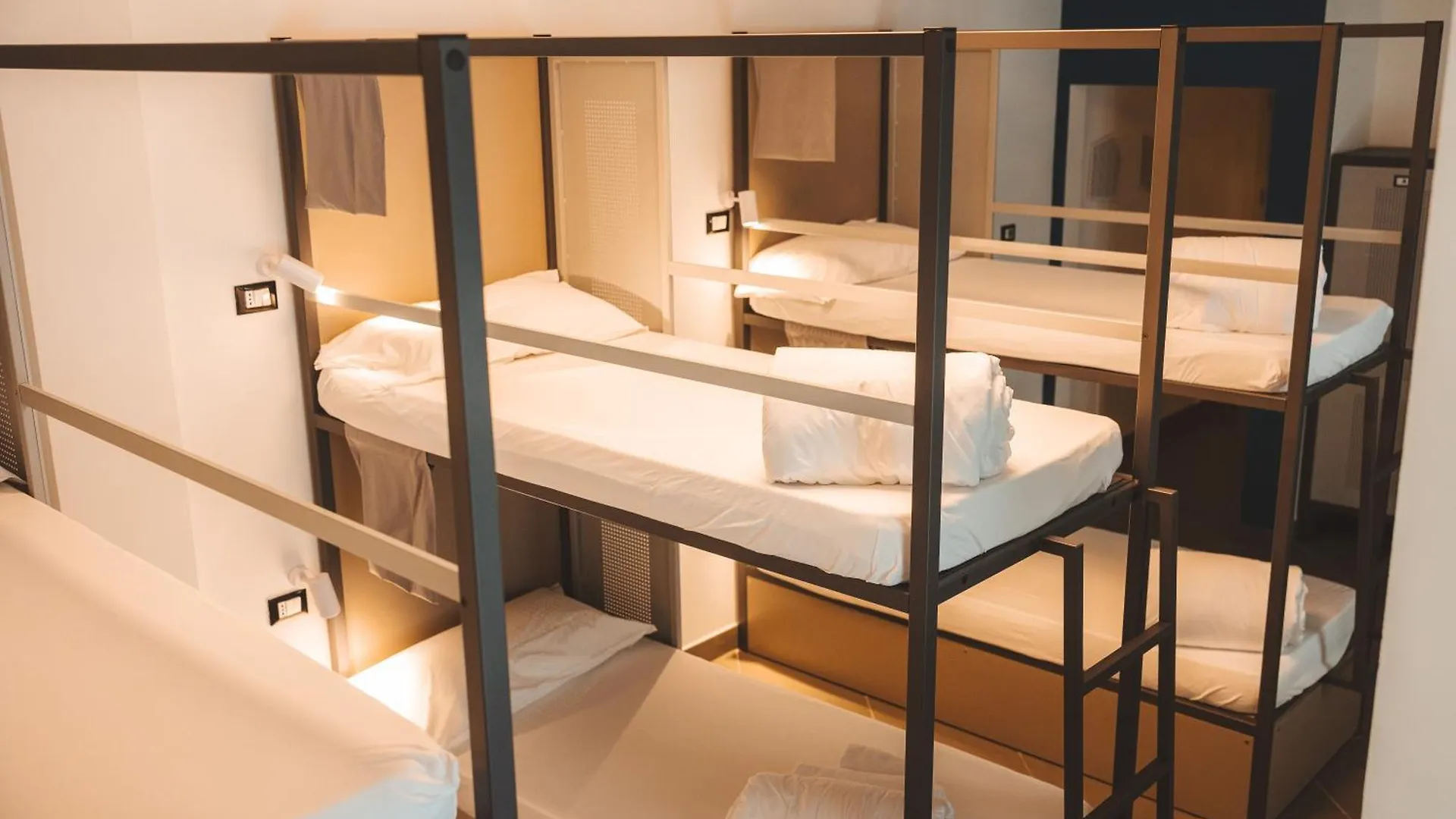 Lecco Hostel & Rooms