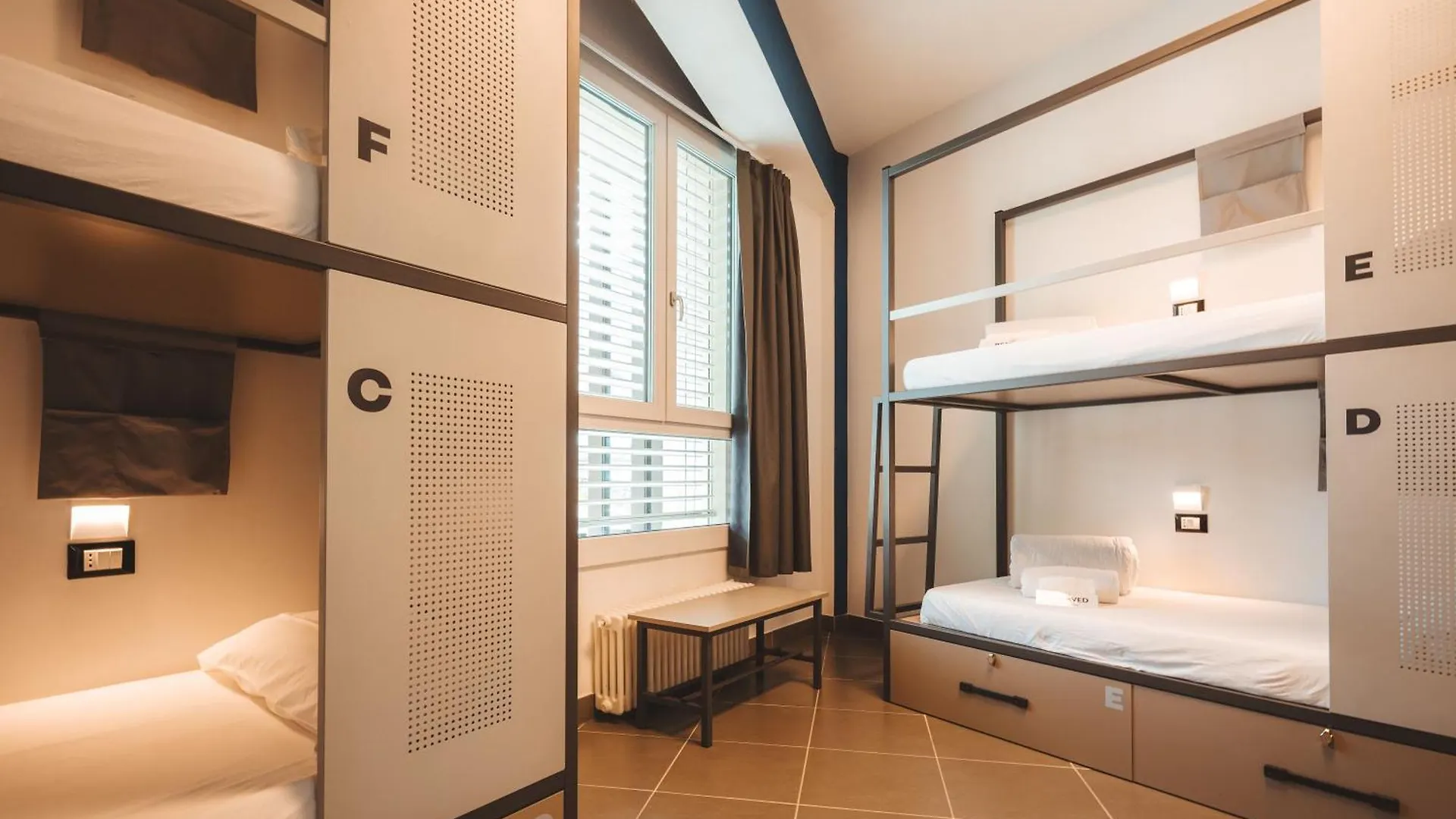 Lecco Hostel & Rooms Италия