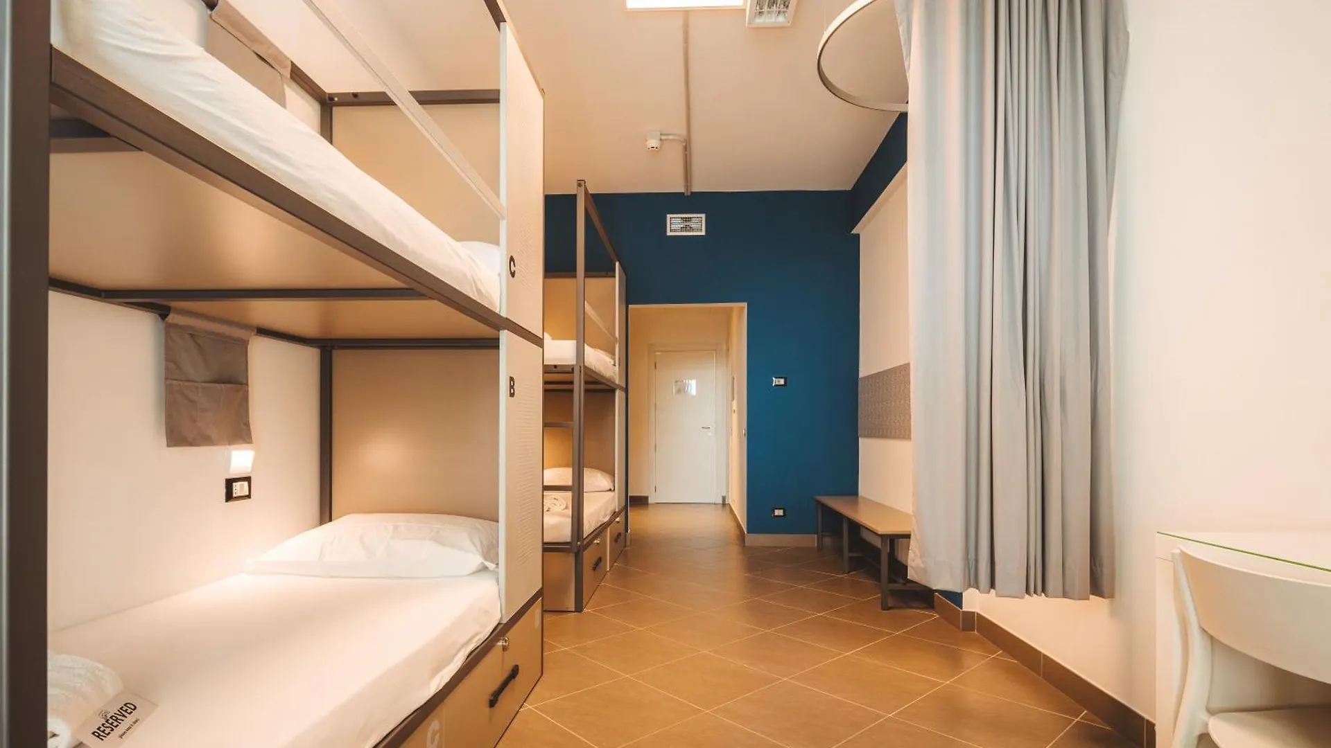 Lecco Hostel & Rooms 0*,  Италия