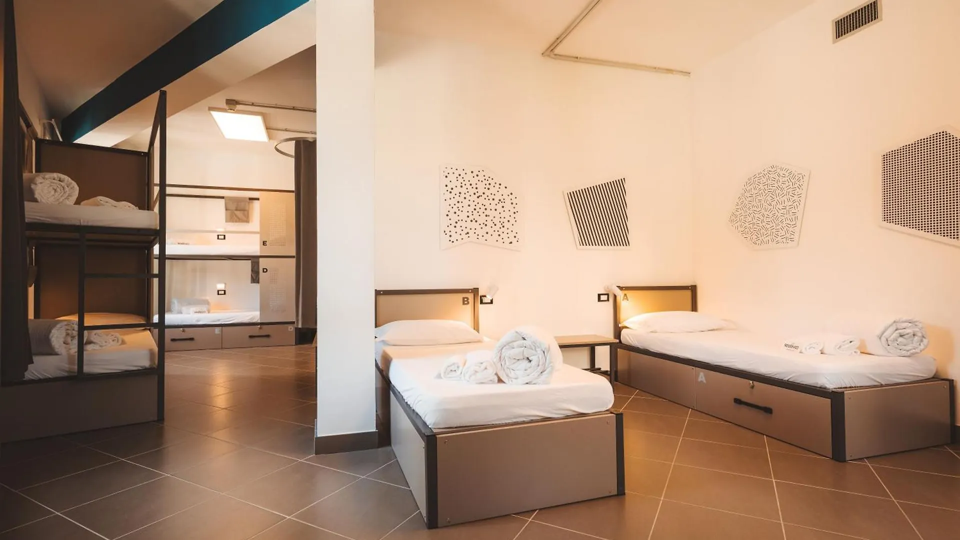 Lecco Hostel & Rooms Италия